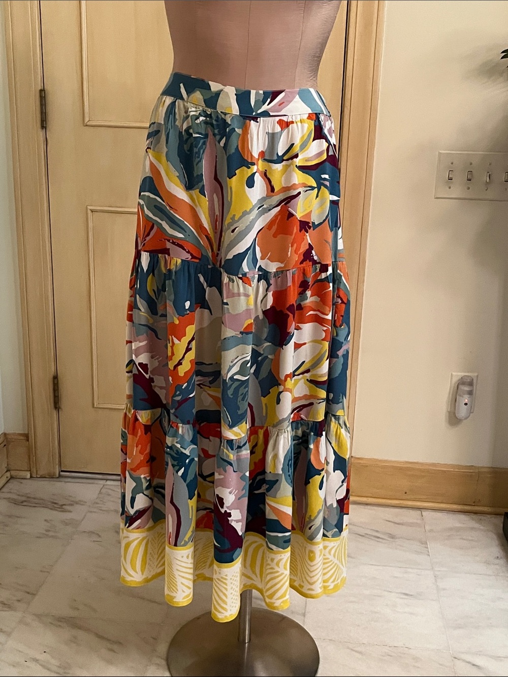 SOFT SURROUNDINGS " Kara" Boho Resort Tropical Multi Floral Tiered Maxi Skirt M